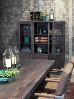 BROOKLYN Vitriini 130 Cm -Brafab Huonekalut Kauppa Brooklyn vitriini Brooklyn Clive rr 1 6 savunharmaa milj