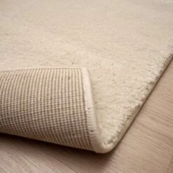 HAIKU Nukkamatto -Brafab Huonekalut Kauppa Haiku matto valkoinen kulma